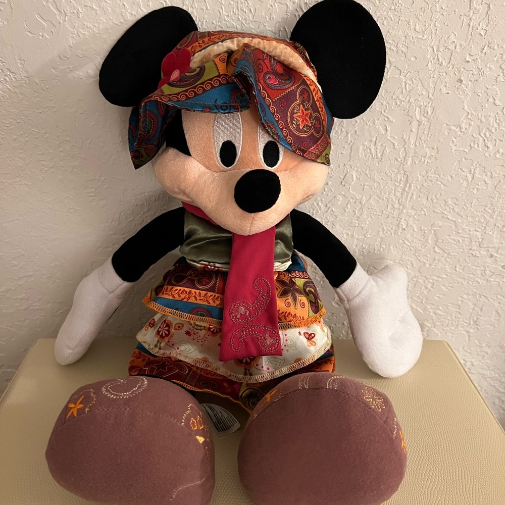 Minnie Mouse Plush Toy - Picture 2 of 4